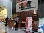 gedung-kpk-disemprot.jpg