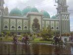 genangan-air-terjadi-di-ruas-jln-agus-salim-depan-masjid-raya-al-ikhlas2804.jpg