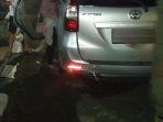 heboh-avanza-bergoyang-pasangan-muda-mudi-kepergok-mesum-di-mobil-depan-rumah-dinas-wakil-bupati.jpg