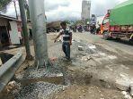 heri-saksi-mata-di-lokasi-kejadian-saat-menceritakan-detik-detik-laka-beruntun.jpg