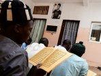 ilustrasi-membaca-alquran-seyllou-afp.jpg