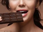 ilustrasi-mengkonsumsi-cokelat_20181104_122150.jpg