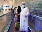 imam-besar-imam-fpi-habib-rizieq-shihab-di-bandara-soekarno-hatta-selasa-10-november-2020.jpg