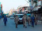 india-perpanjang-lockdown-akibat-pandemi-covid-19-penduduk-migran-dan-polisi-bentrok-besar-besaran.jpg