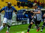 inter-milan-romelu-lukaku-kiri-dan-bek-argentina.jpg