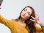 jangan-selfie-dengan-pose-tunjukkan-jari-v-atau-peace-bisa-berakibat-fatal-untuk-kehidupan-anda.jpg