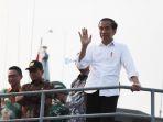 jokowi-angkat-tangan.jpg