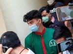 js-saat-digiring-ke-polda-metro-jaya-jakarta-barat-jumat-16-april-2021.jpg