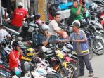 juru-parkir-pasar-tengah-1_20160225_130448.jpg