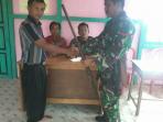 kades-ujung-bayur-saat-serahkan_20160311_132019.jpg