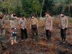 kapolres-sintang-beserta-jajaran-saat-meninjau-titik-hotspot.jpg