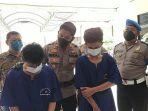 kapolsek-pontianak-selatan-akp-m-rezki-rizal-saat-menanyai-dua-tersangka-sdf-sdf-sd.jpg