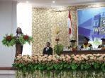 karolin-hadiri-wisuda.jpg