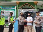 ke-masjidpolisi-bagikan-sabun.jpg