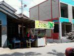 kedai-bude-di-jalan-panggeran-mas-kecamatan-kapuas-kabupaten-sanggau-senin-1122019.jpg