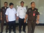 kedua-pejabat-pemkot-pontianak_20170315_204702.jpg