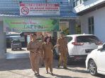 kepala-bkpsdm-kabupaten-sintang-palentinus-mendampingi-sekda-sintang-yosepha-hasnah.jpg