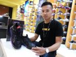 kepala-toko-fisik-sport-andi-setiawan_20170414_225618.jpg