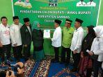ketua-dpd-pks-sambas-saat-mendaftarkan-diri-sebagai-bakal-calon-bupati-sambas.jpg