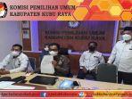 ketua-kpu-kubu-raya-karyadi-bersama-sdfsd.jpg