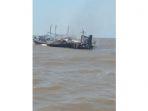 km-padat-rejeki-ii-terbakar-di-perairan-tanjung-satai.jpg