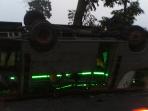 kondisi-bus-ayah-usai-terguling_20160301_092203.jpg