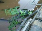 kondisi-dump-truk-yang-terjatuh-di-jembatan-peniti.jpg