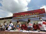 konferensi-pers-akhir-tahun-polresta-pontianak-sepanjang-tahun-2021-polrest32sw.jpg