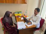lagi-ibu-diperiksa.jpg