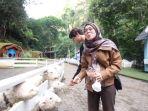 lesti-kejora-dan-rizky-billar-saat-liburan.jpg