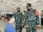 letkol-inf-dwi-agung-meninjau-proses-pelaksanaan-vaksinasi-massal87.jpg