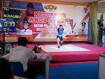 lifter-putri-kalimantan-barat-restu-anggi-saat-tampil-pada-kejuaraan-nasional-kejurnas.jpg