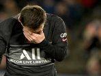 lionel-messi-nunduk.jpg