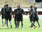 live-streaming-bri-liga-1-persib-bandung-vs-persiraja-malam-ini-cek-skor-langsung.jpg