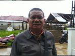 lurah-siantan-tengah-rata-ulam-silalahi-saat-tinjau-lokasi-terdampak-angin-puting-beliung.jpg
