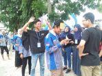 mahasiswa-sedang-melakukan-perlombaan-tebak-gaya-bersama.jpg