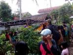 Warga Cianjur Saksikan Prosesi Penggalian Makam Terpidana Mati
