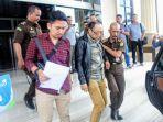 mantan-ketua-dprd-ketapang-hadi-mulyono-upas-saat-digiring-ke-rutan-kelas-ii-pontianak.jpg