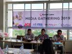 media-gathering-ace-hardware.jpg