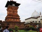 menara-masjid-kudus-peninggalan-sunan-kudus-satu-di-antara-wali-songo.jpg