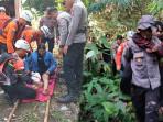 mengevakuasi-6-dari-7-pendaki-yang-tersesat.jpg