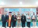 menteri-esdm-ignasius-jonan-mendapat-cenderamta-di-stkip-pamane-talino.jpg