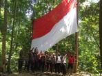 merah-putih-bukit-semano-1_20160816_164735.jpg<pf>merah-putih-bukit-semano-2_20160816_164946.jpg