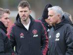 michael-carrick-tengah-bersama-jose-mourinho.jpg