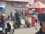 minyak-goreng-suasana-depan-mini-market-tempat-seorang-ibu-meninggal-dunia.jpg