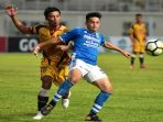 mitra-kukar-vs-persib-bandung_20180811_202924.jpg