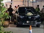 mobil-anggota-dpr-ri-yang-ada-di-depan-java-terrace-kitchen-pada-sabtu-7-agustus-2021.jpg