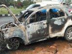 mobil-terbakar-di-bundaran-trans-mart-3.jpg