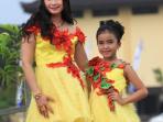 Gaya Kompak Ibu dan Anak