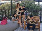 nia-ramadhani-sontak-kaget-dengar-3-anaknya-panggil-mami-pada-wanita-cantik-ini-siapa-dia.jpg